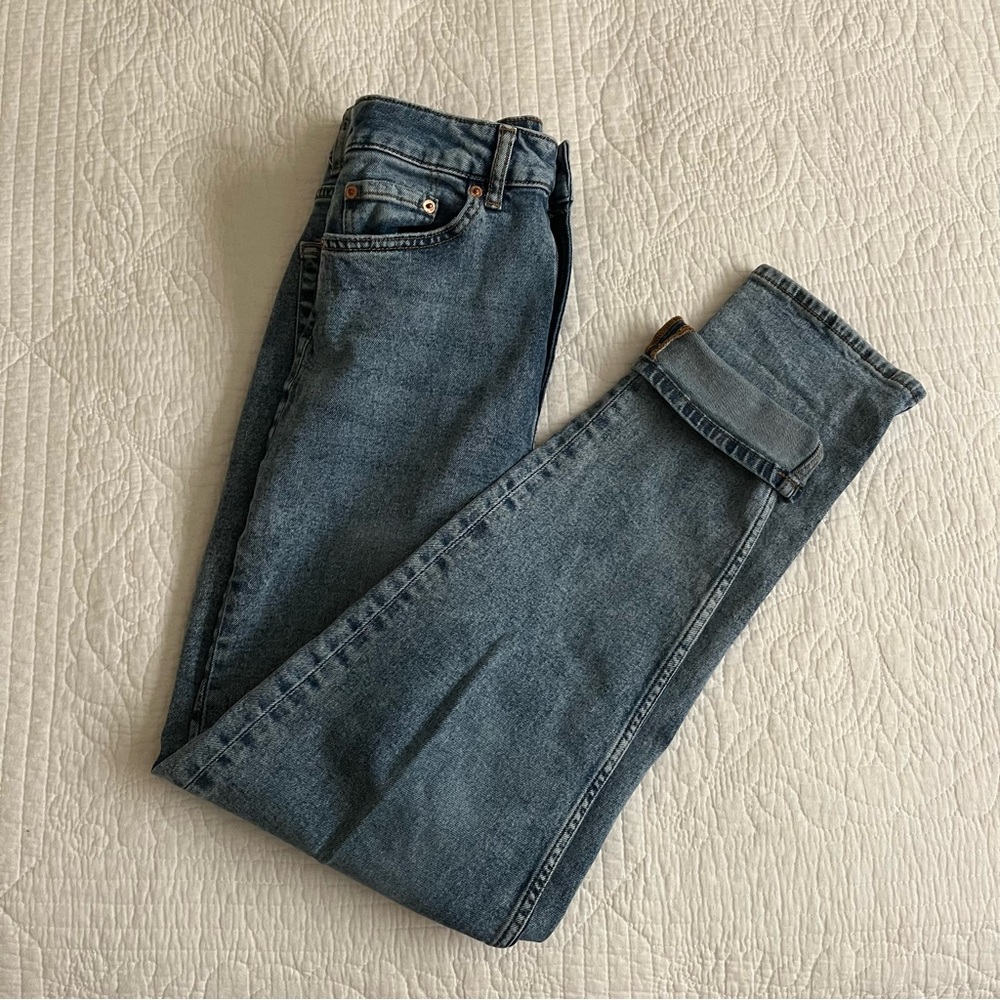 High waisted jeans